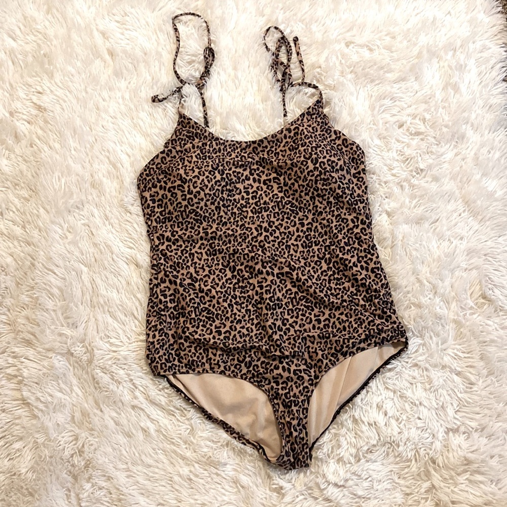 •Super trendy Albion one piece swimsuit!